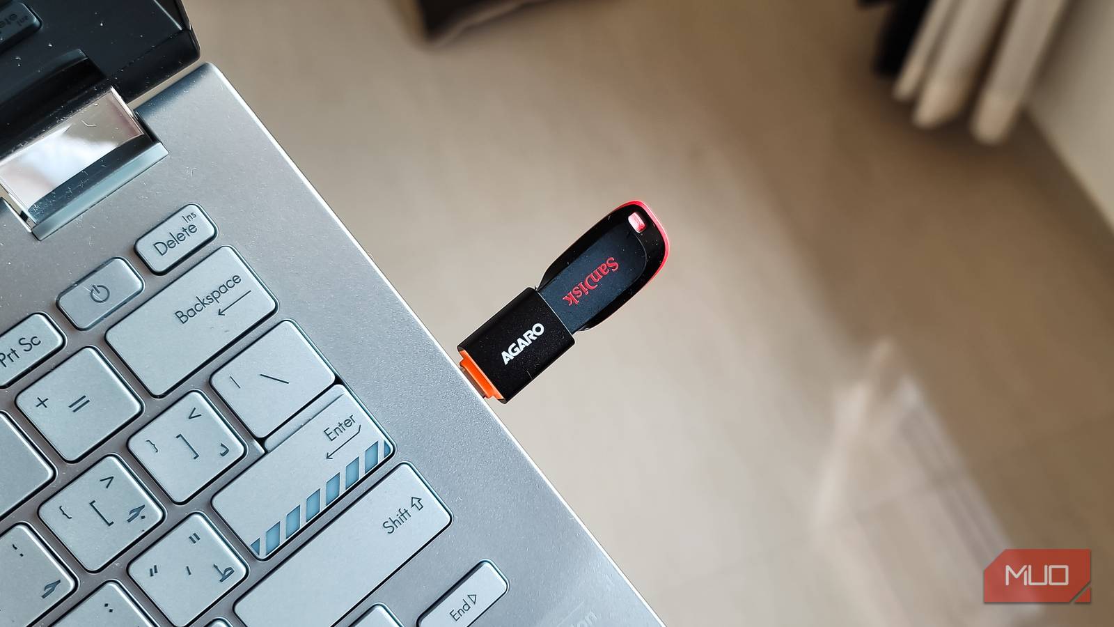 Как использовать Ventoy для работы с несколькими ISO-образами на одной флешке USB-флешка, подключенная к ноутбуку Asus Vivobook S14 Flip