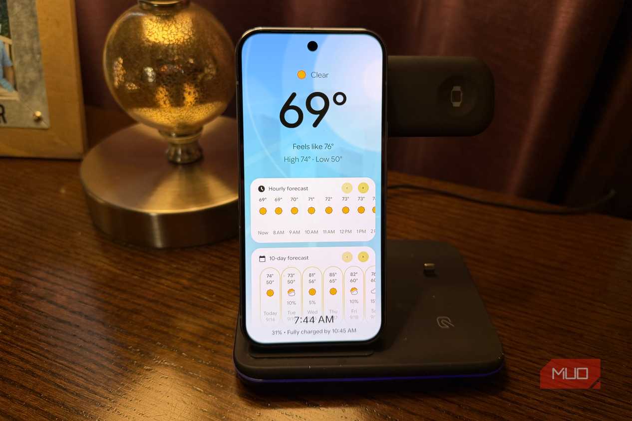 weather display screen saver pixel 10 pro