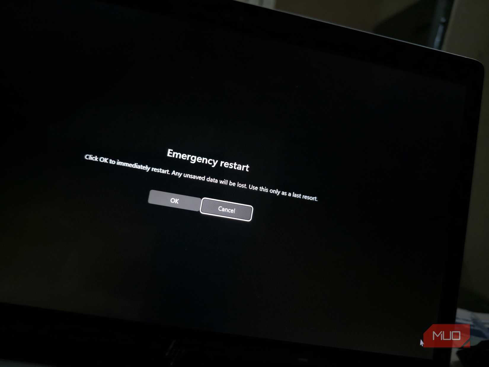 Windows Emergency Restart warning.