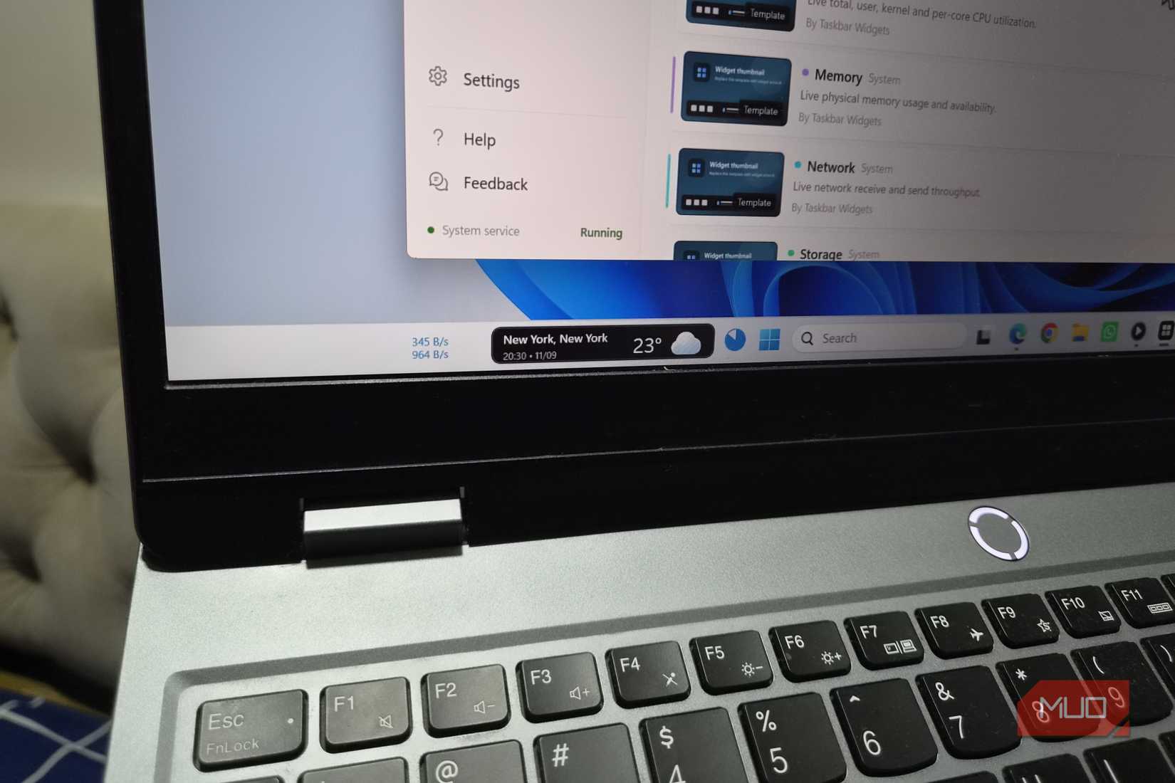Windows taskbar showing widget
