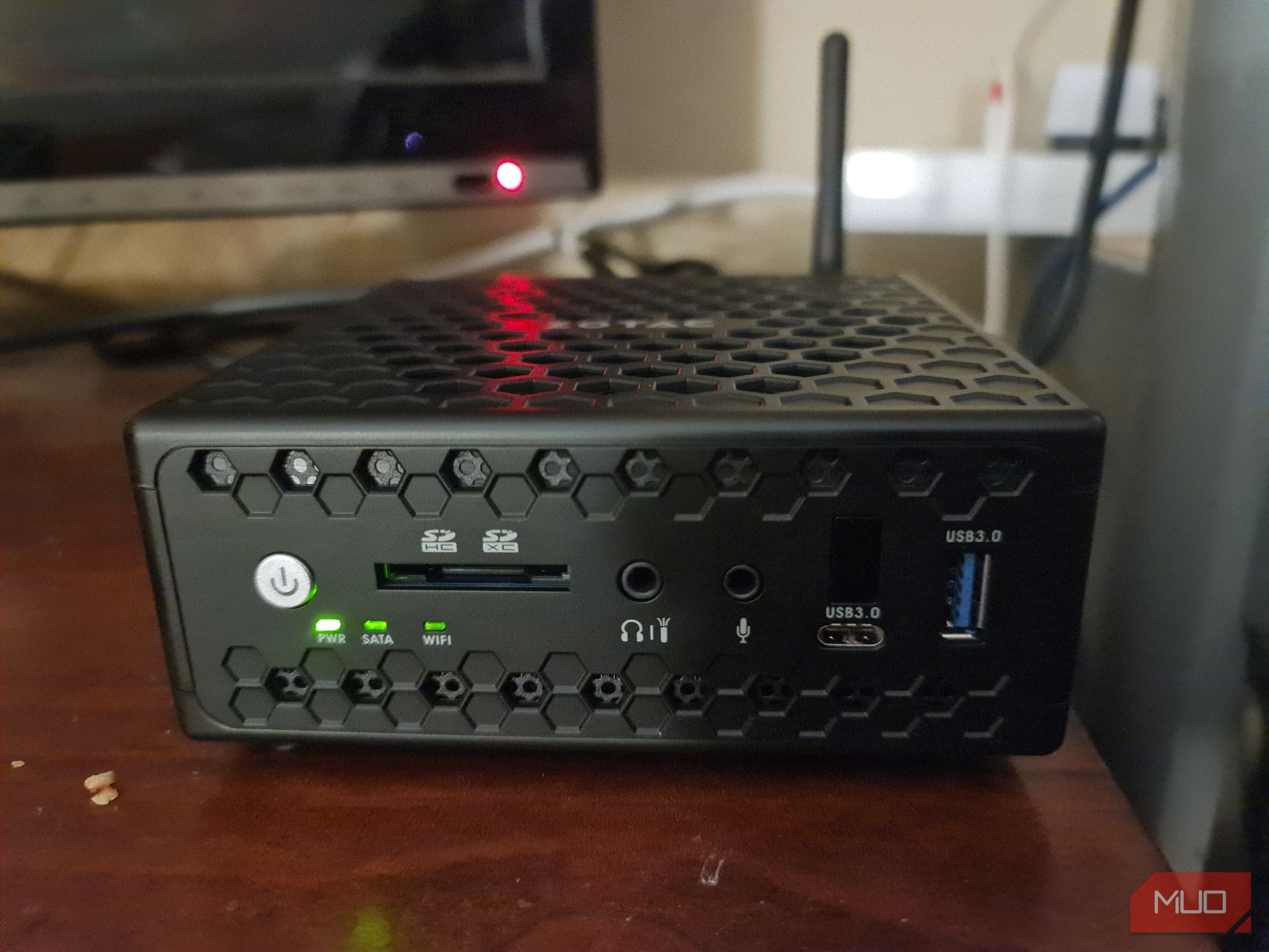 Zotac ZBOX CI325 nano mini PC used to test the XCP-ng hypervisor