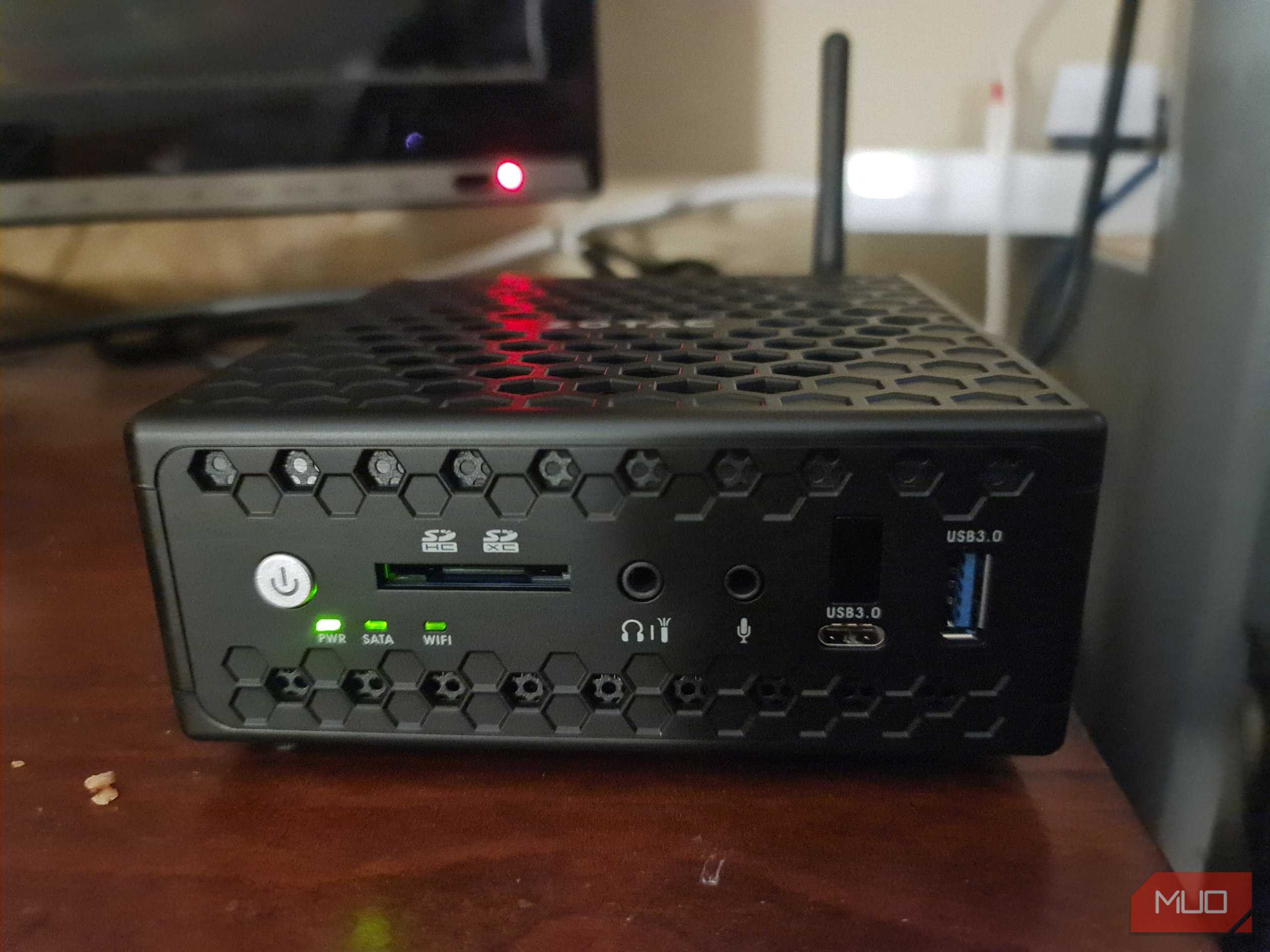 Zotac ZBOX CI325 nano mini PC used to test the XCP-ng hypervisor