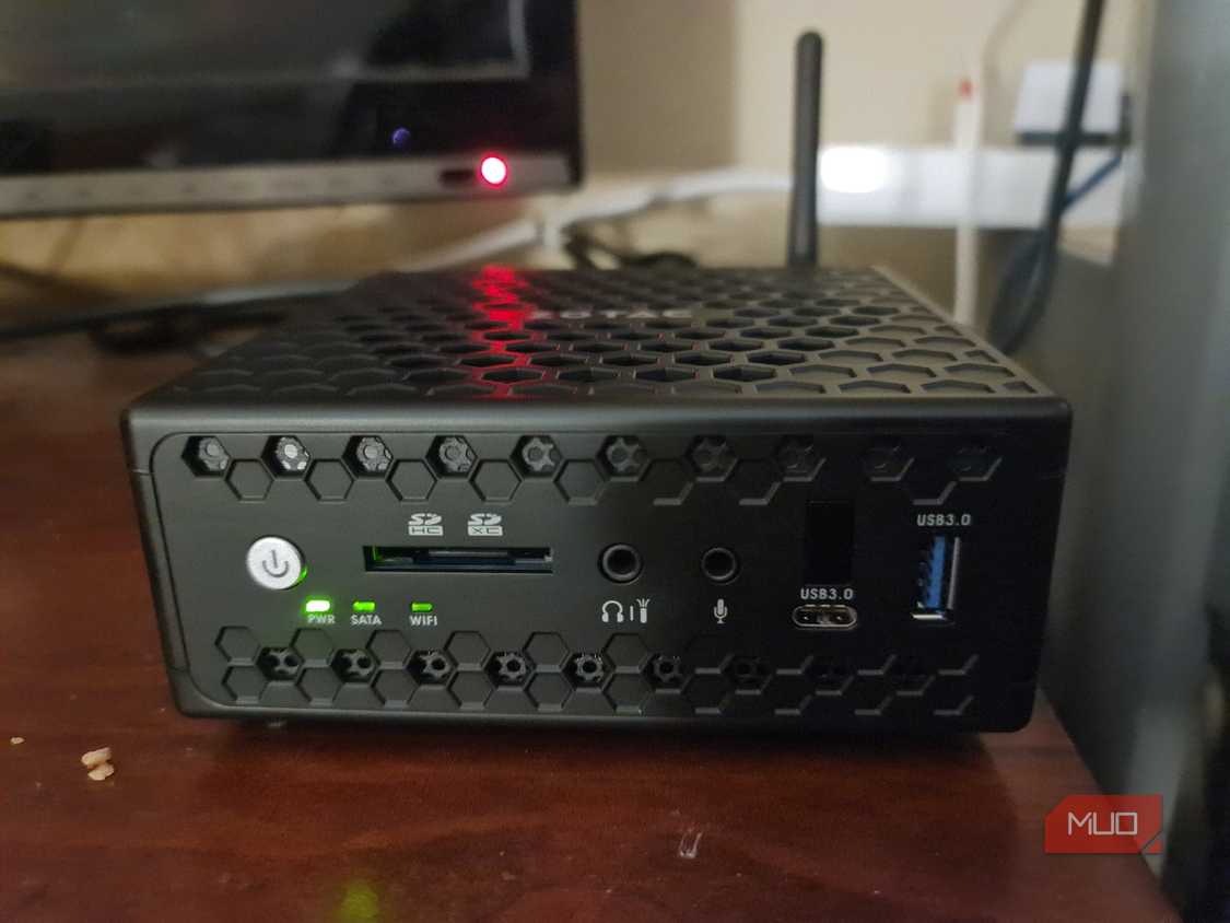 Zotac ZBOX CI325 nano mini PC used to test the XCP-ng hypervisor
