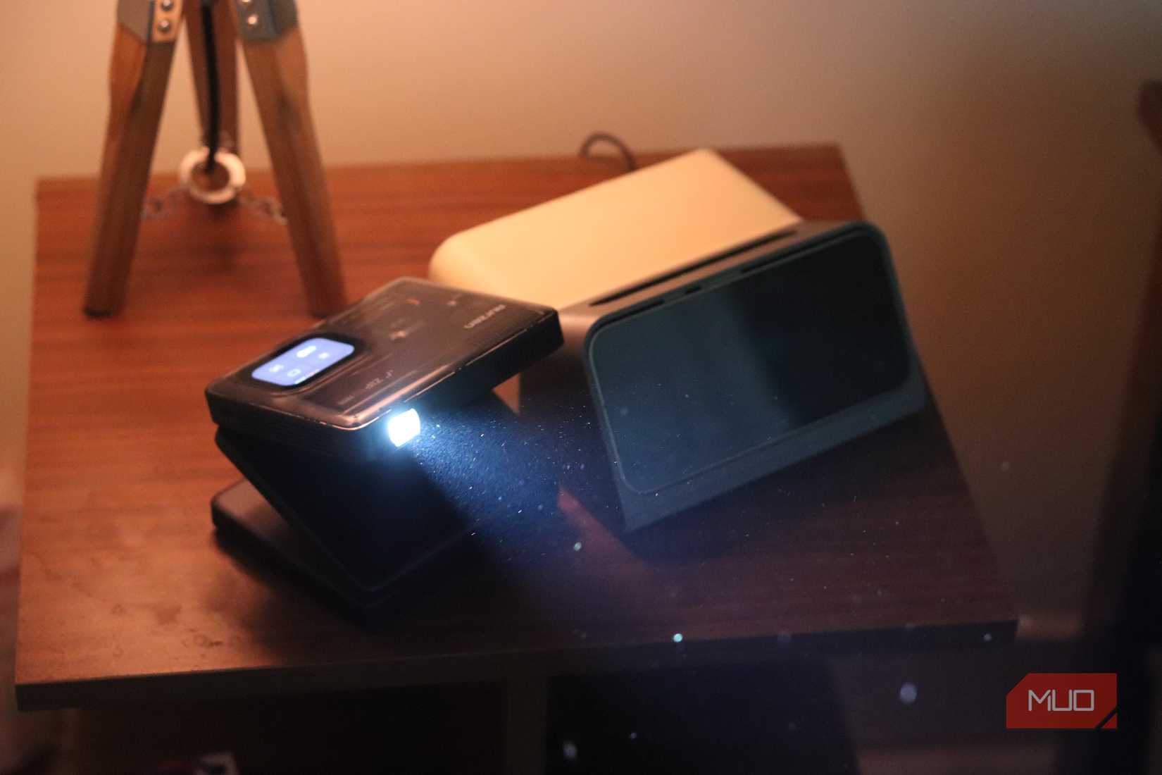 Aurzen ZIP Pro on night stand.