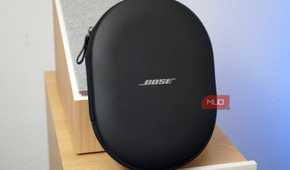 The Bose QuietComfort 2 headphones case in black.