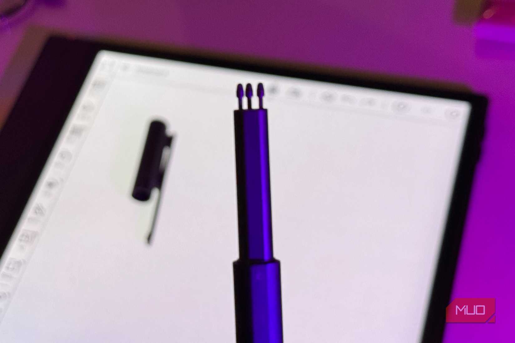 Close up of the Boox Note Air6 C stylus showing the replaceable tip and spare nibs-1