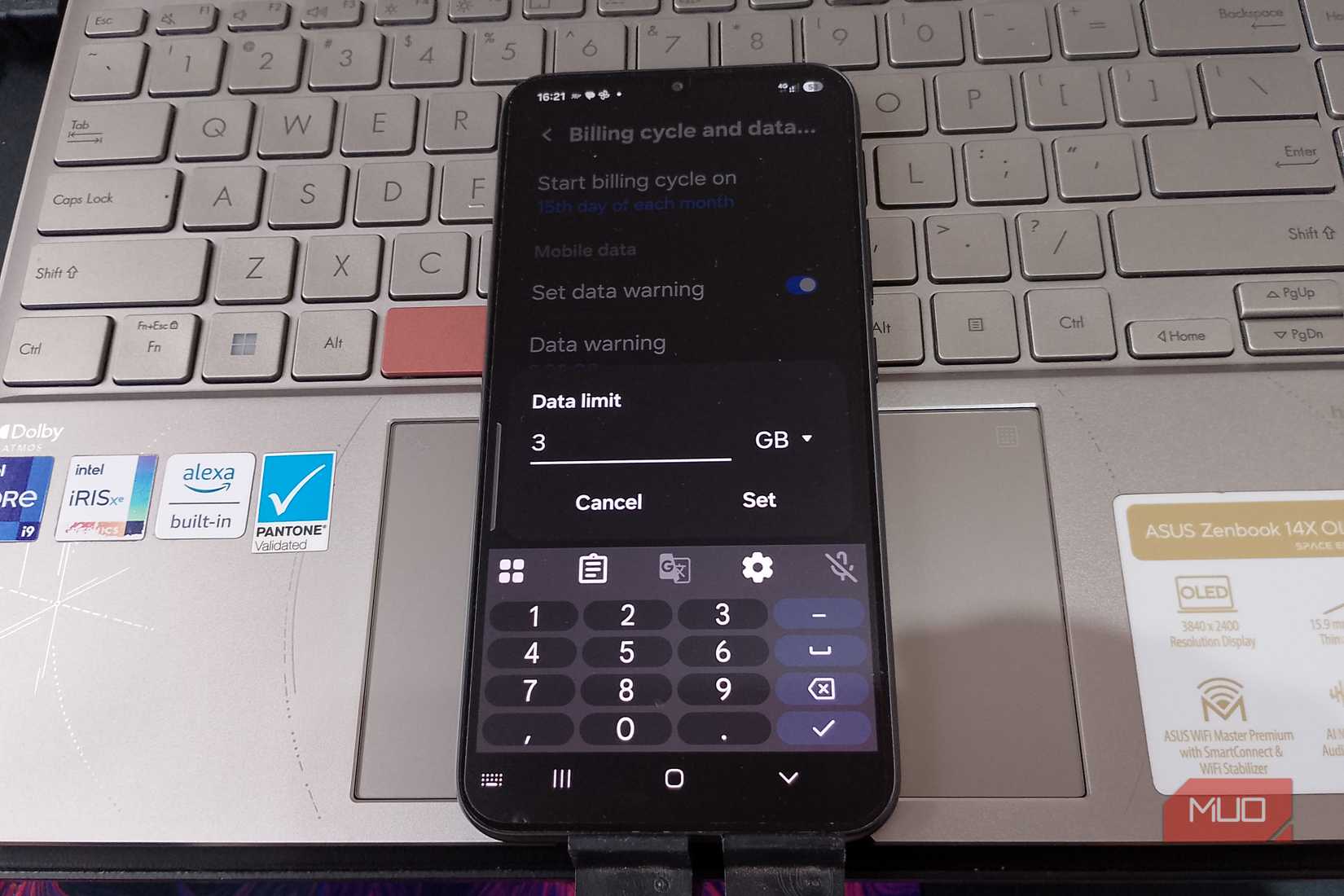 Samsung Galaxy phone displaying the Data limit settings with 3GB entered and the Set button visible