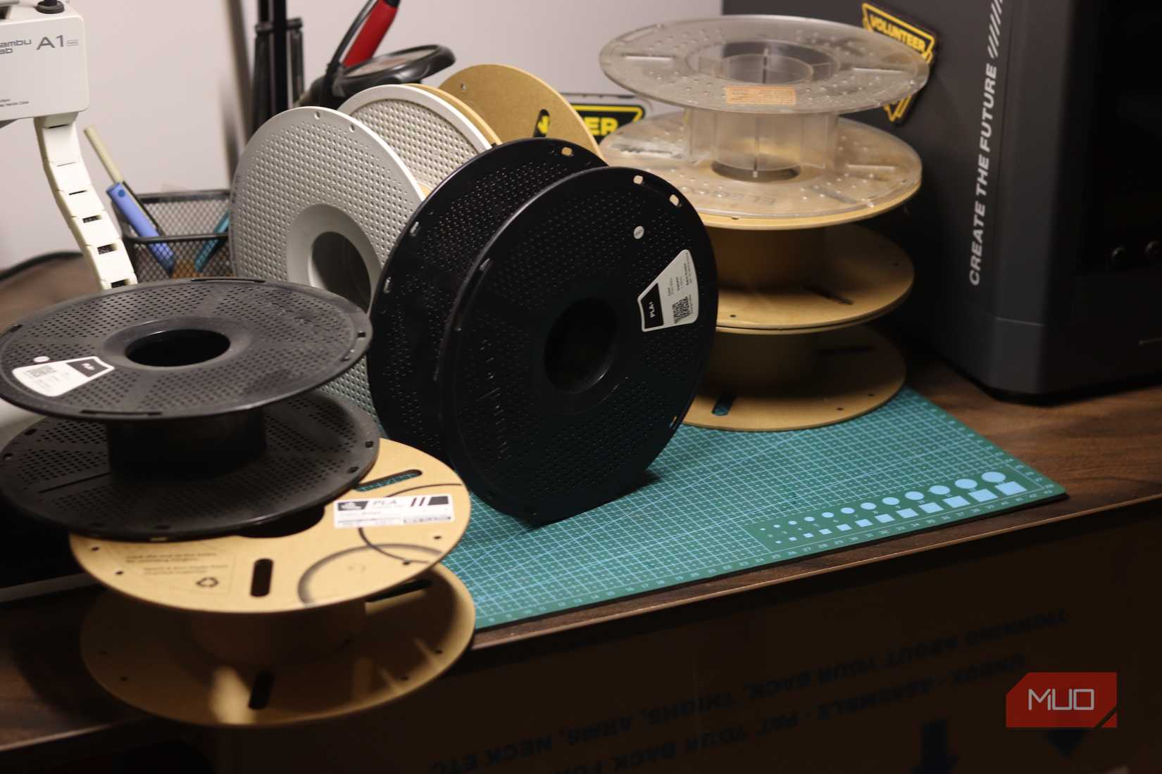 Emtpy spools on a deskmat.