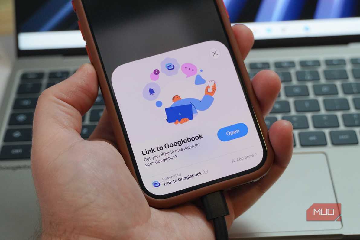 Использование iPhone с ноутбуком Googlebook: как работают вместе разные экосистемы Использование iPhone с ноутбуком Googlebook: как работают вместе разные экосистемы: It's just for viewing and sending RCS chats from a Googlebook Beyond the initial setup, the conn