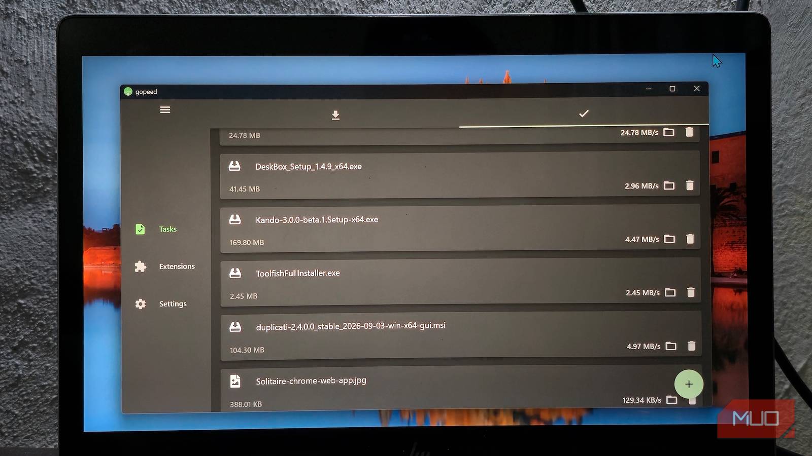 I replaced my browser’s download manager with one app that handles almost everything