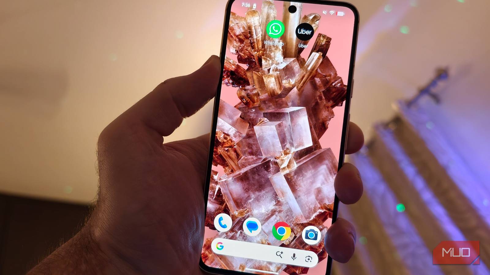 Чистый рабочий стол Android без лишнего софта Рабочий стол смартфона с дефолтными иконками после очистки устройства