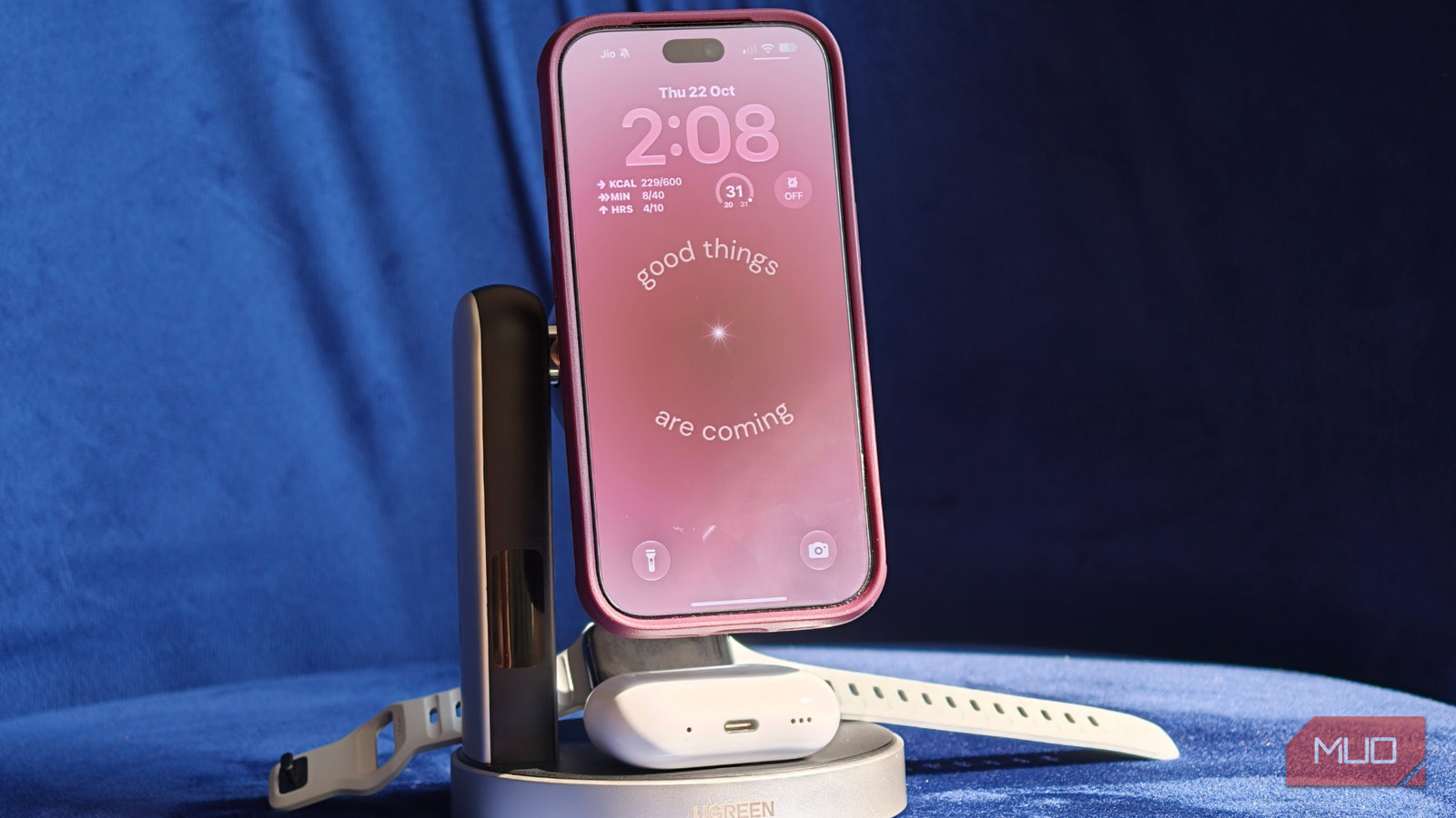 I finally found the perfect bedside charger for all my Apple devices