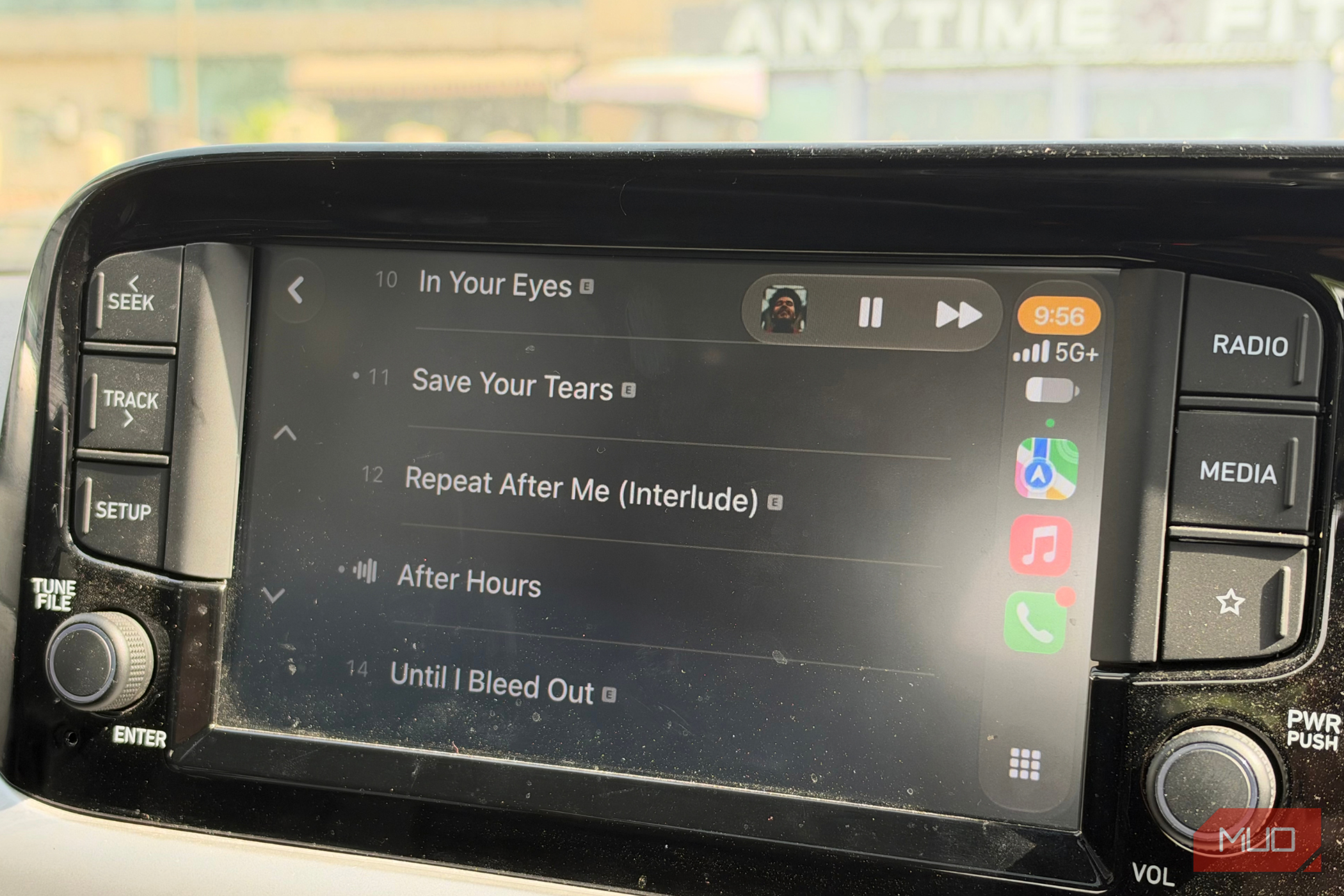 Мини-плеер в интерфейсе Apple CarPlay