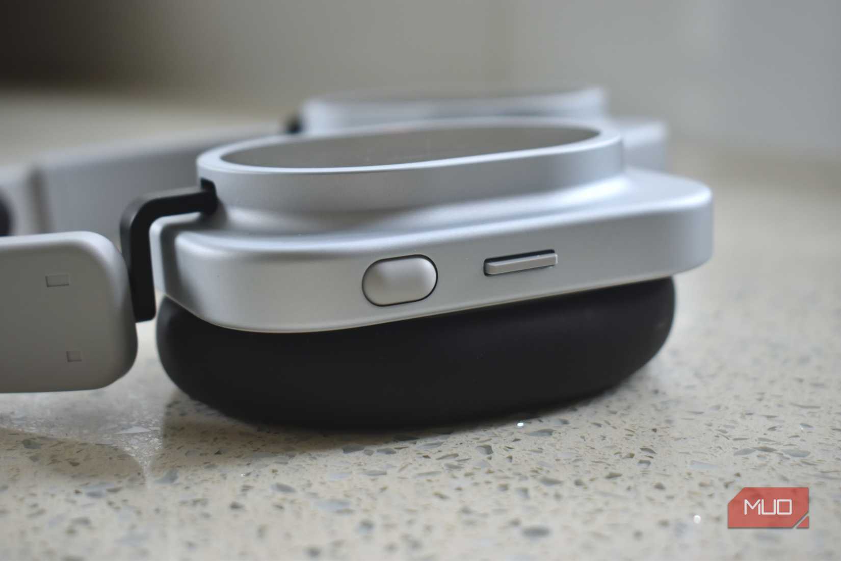 Nothing Headphone (1) Pro paddle button and volume roller