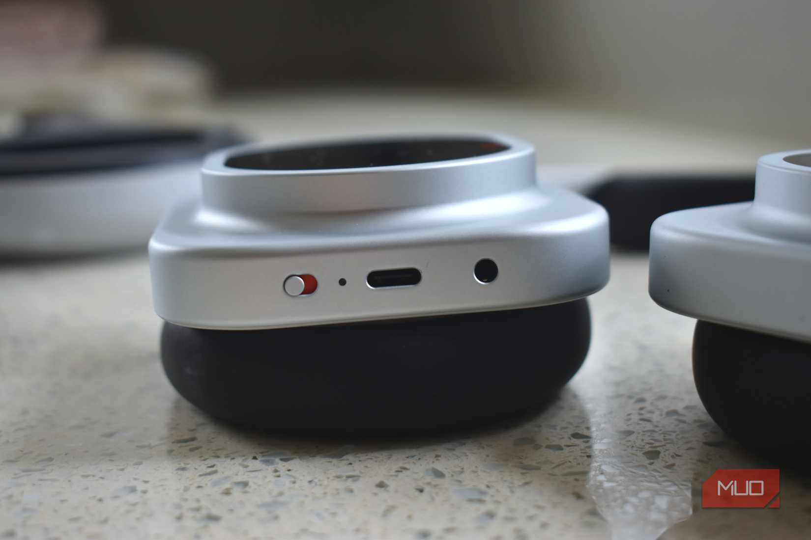 Nothing Headphone (1) Pro usb-c and 3.5mm input.