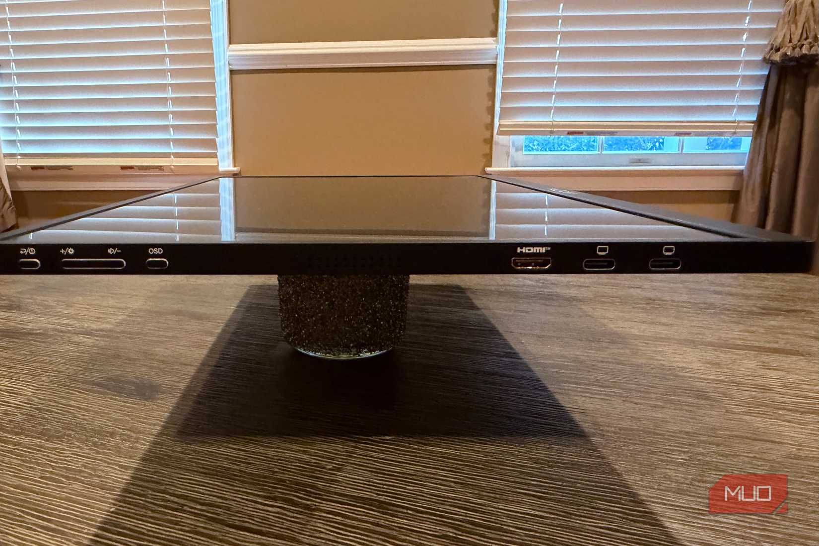 arzopa 16" monitor side profile