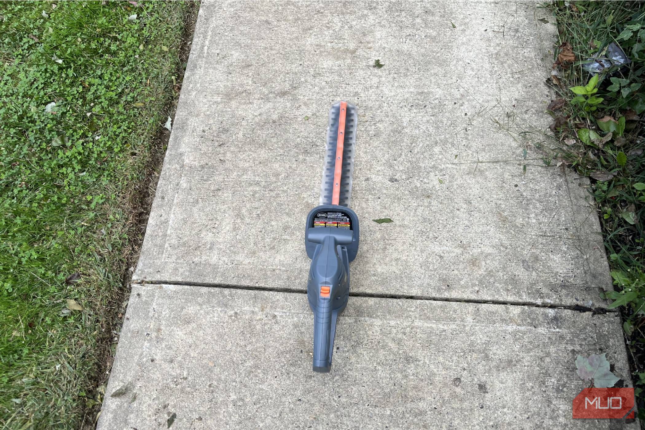 The top angle of the corded hedge trimmer
