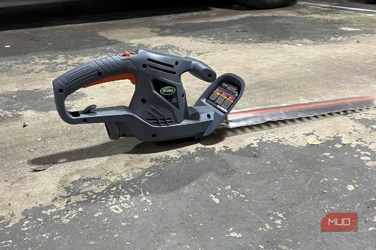 Scotts Corded Hedge Trimmer on a floor