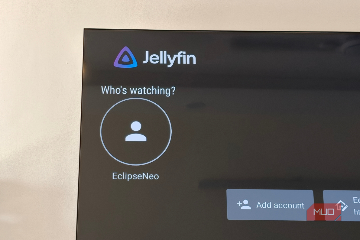 Профили пользователей Jellyfin Экран выбора профилей пользователей в Jellyfin