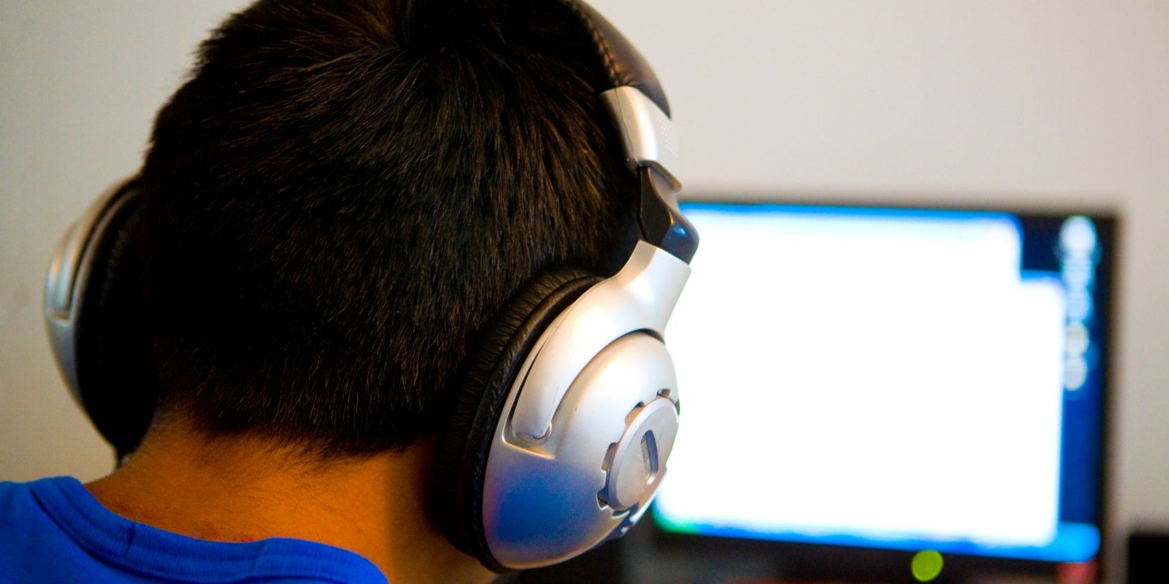 The 6 Best Cheap NoiseCanceling Headphones That Are Affordable