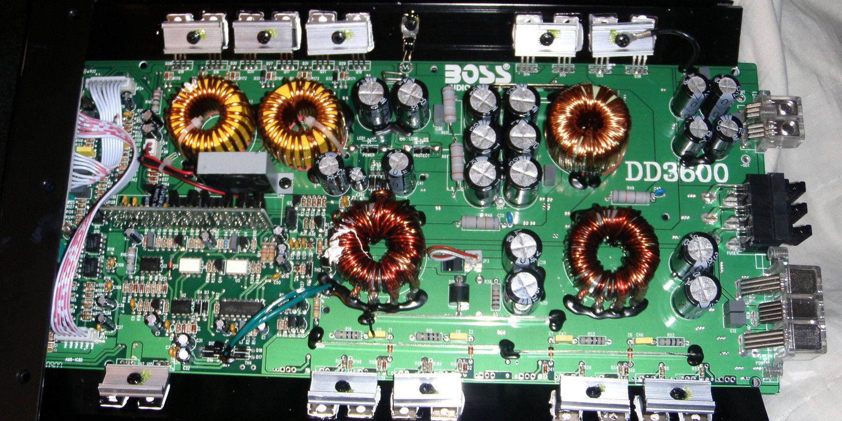What Is a Headphone Amp and Do I Need One? MakeUseOf
