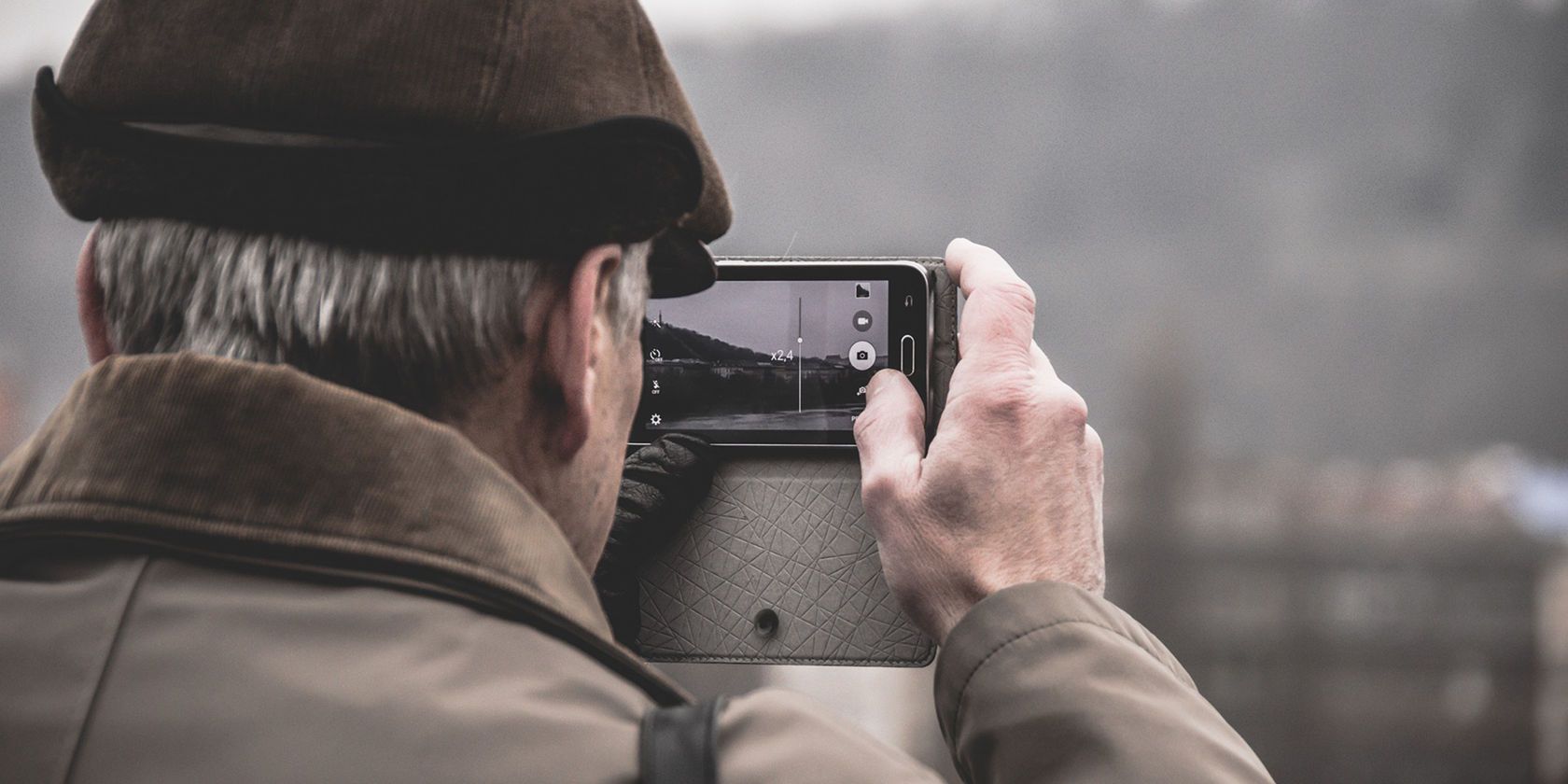 The 8 Best Cell Phones for Senior Citizens MakeUseOf