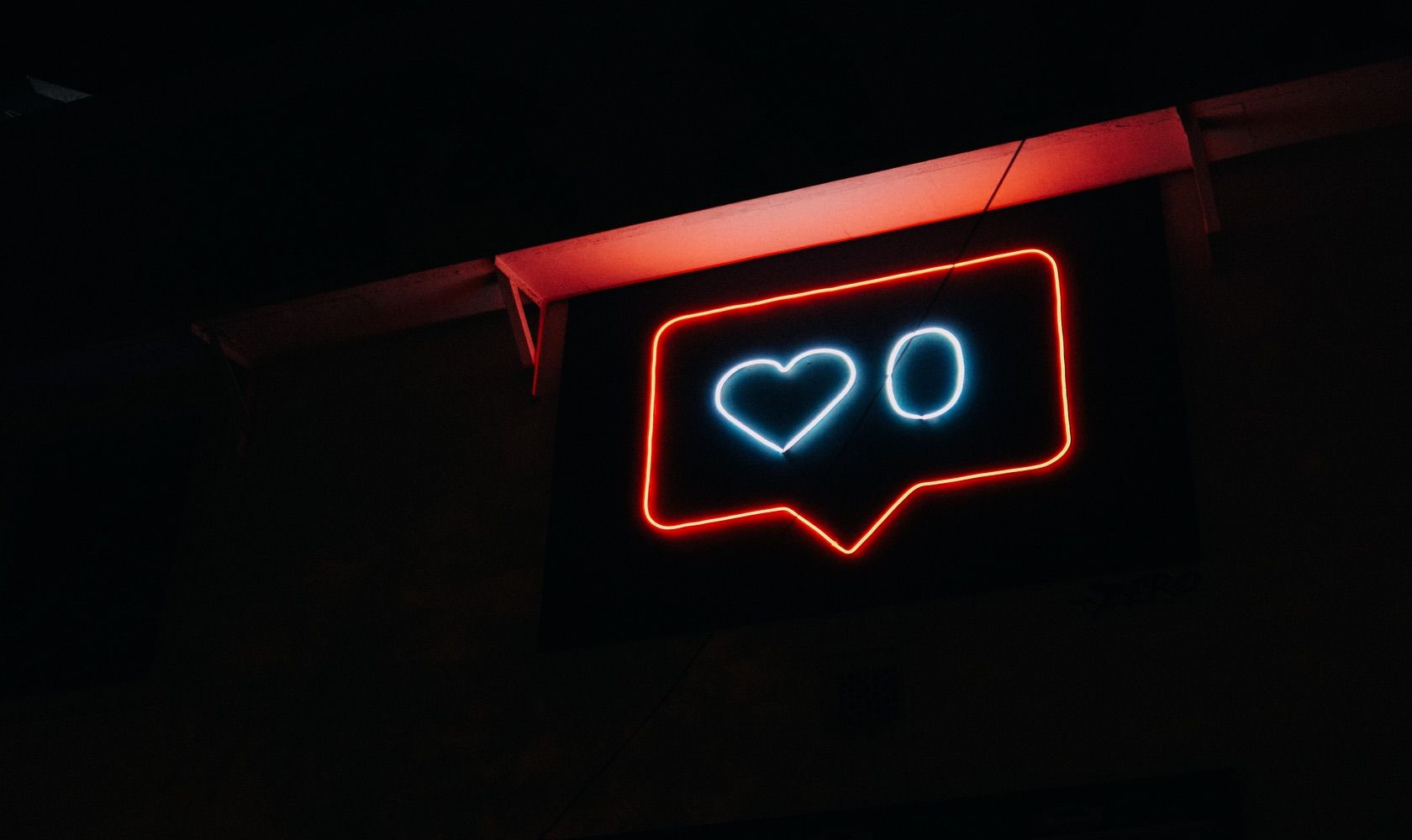 Was ist die beste Zeit, um auf Instagram zu posten? - Neon Sign Of Instagram Like Symbol