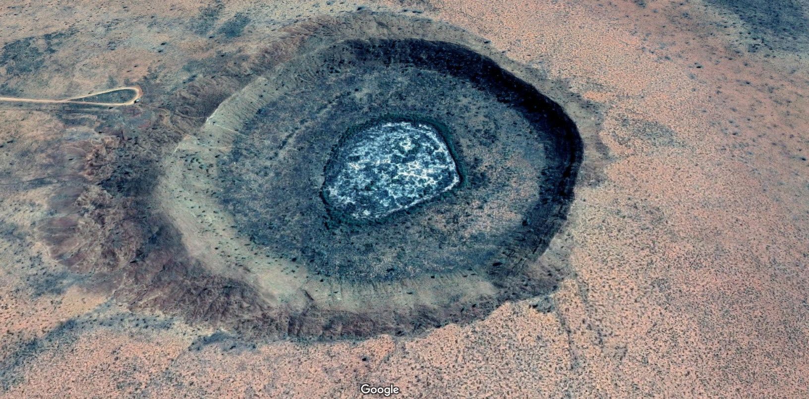 Google Maps Satellite View Wolf Creek Meteorite Crater - Esplora la Terra con la visualizzazione satellitare di Google Maps: 10 luoghi impressionanti da scoprire