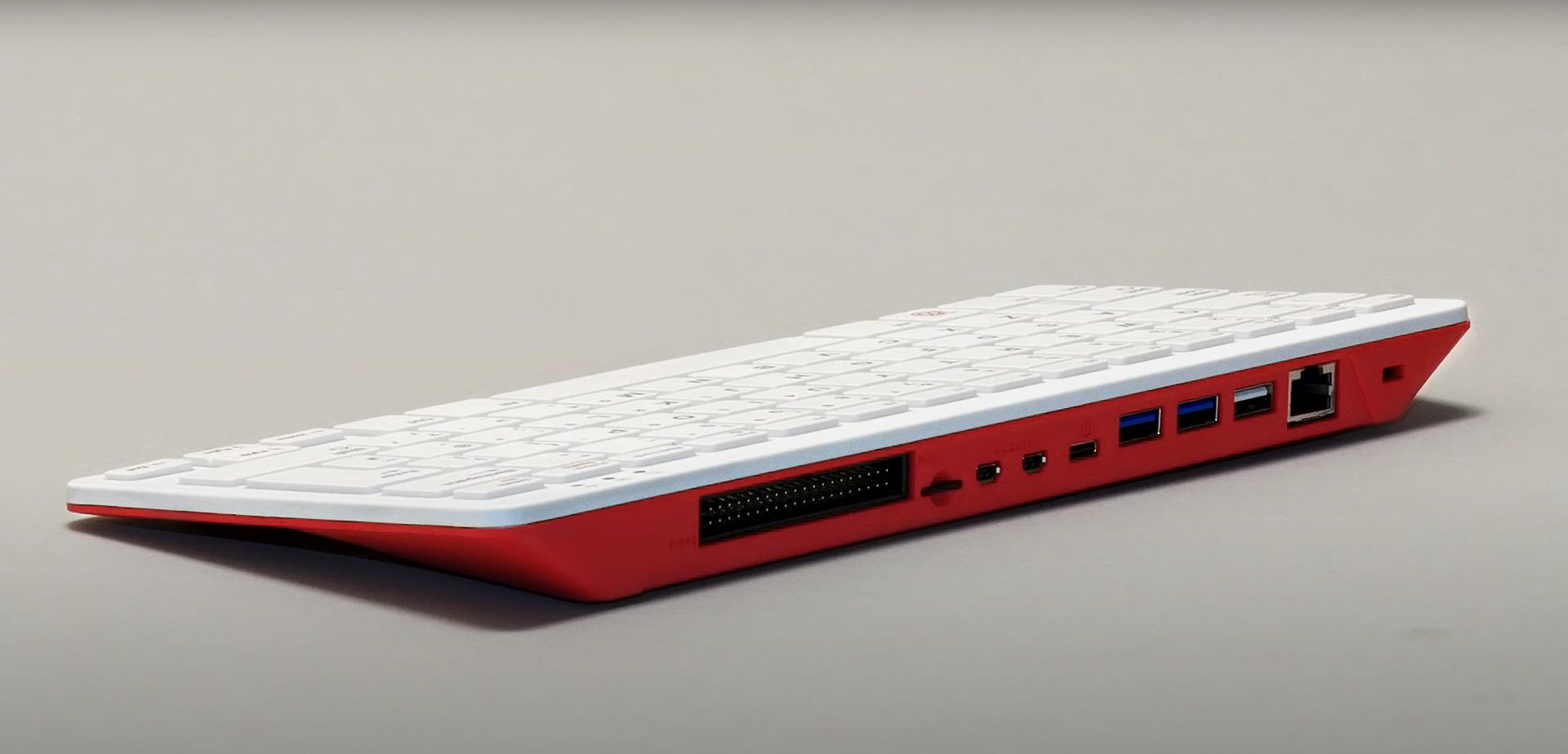 Der Raspberry Pi 400 ist eine Tastatur mit integriertem Computer - pi 400 back