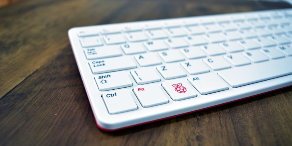 Der Raspberry Pi wird mit dem Pi 400 Desktop-Computer erwachsen - muo review pi400 button